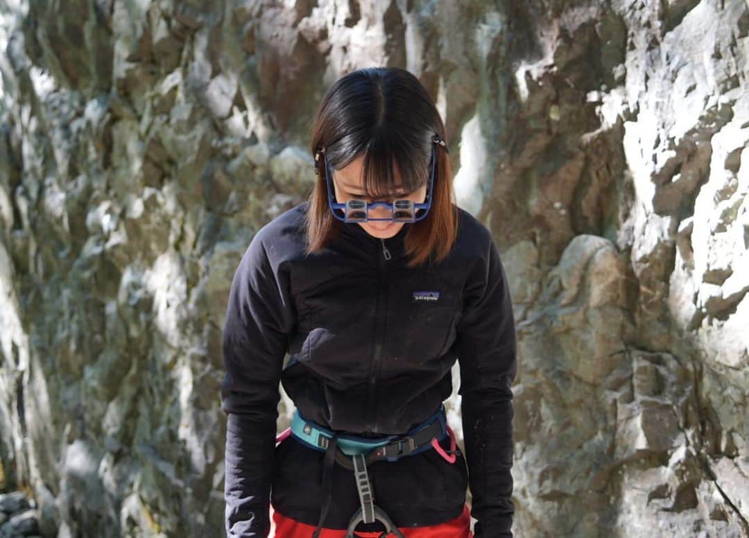 尾上彩のインスタグラム：「にやり😎 ・ ・ ・ @patagoniajp @patagonia_climb #climbing #climblikeagirl #bouldering #クライミング #ボルダリング」