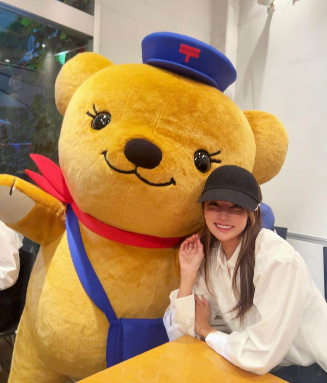 れおのインスタグラム：「ぽすくまカフェで突然 ご本人登場🐻 かわいーーーー」