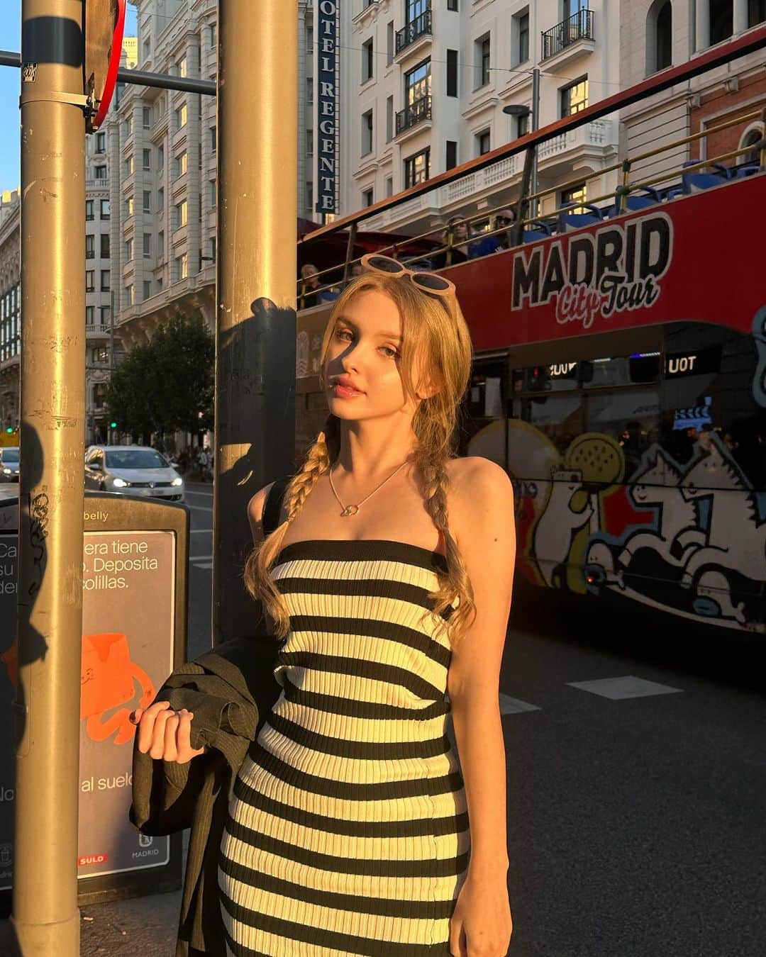 Elina 엘리나 (エリナ) のインスタグラム：「🚌 #onlyinmadrid」