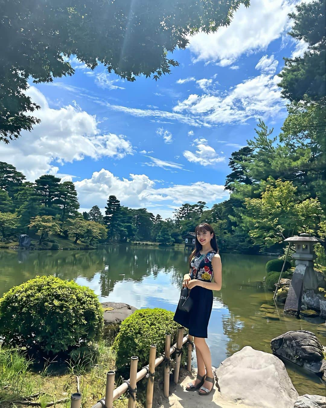 宮田亜夢さんのインスタグラム写真 - (宮田亜夢Instagram)「急遽決まった弾丸金沢旅行🐈‍⬛  信じられないだろうけど、兼六園に鮎がいるから、みんな来年は検証しに兼六園行ってみてね👨‍🌾☝️  後は、、おでん🍢あんまり好きじゃなかったのに、 金沢おでんは、無茶苦茶好きでした😆笑  またおでん食べに行きたい☺️  #金沢 #金沢旅行 #兼六園 #鮎 #金沢おでん #ひがし茶屋町」10月8日 21時12分 - ayu_9992_