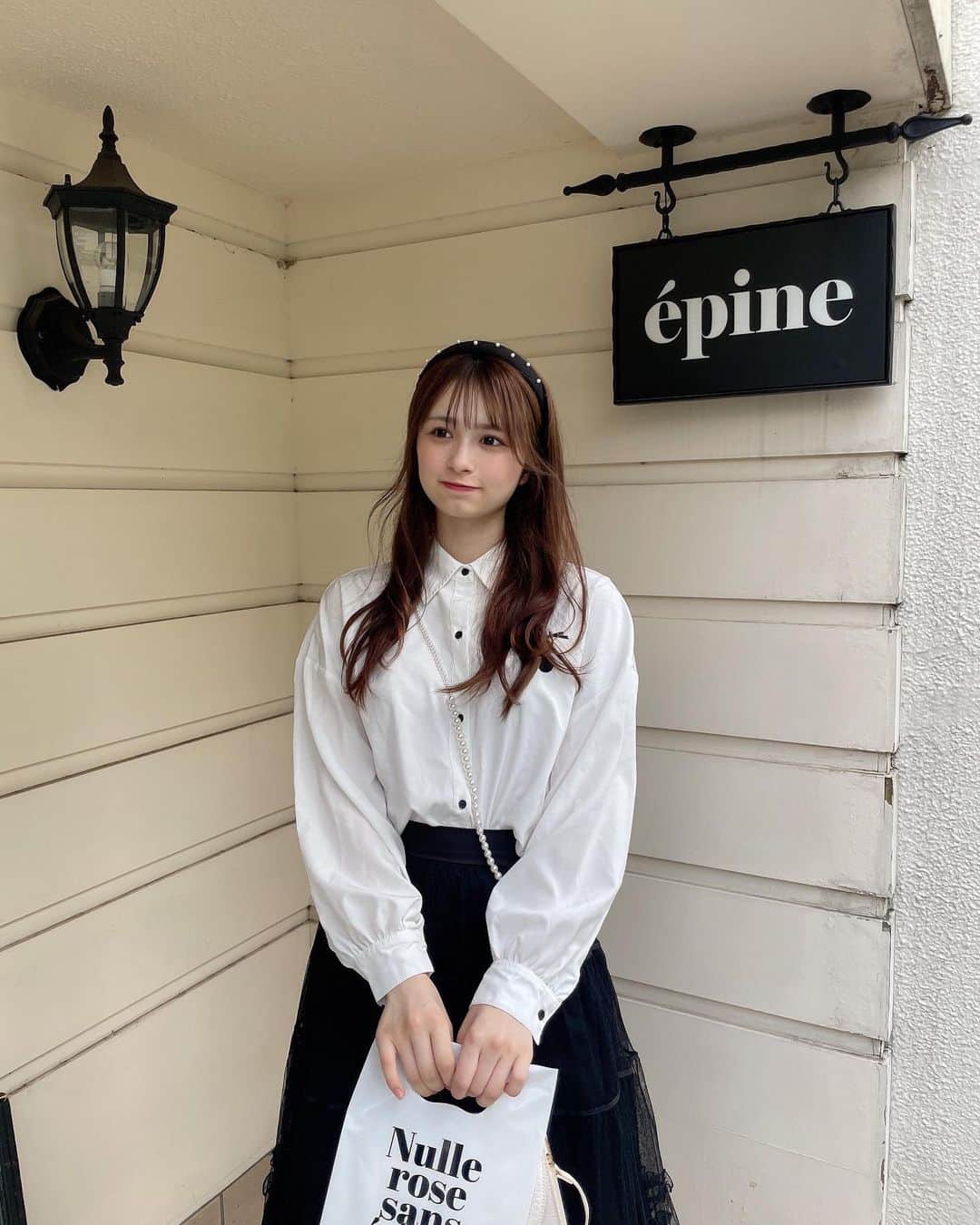 永久ハンナのインスタグラム：「この前epineの展示会行ってきました🖤🤍  全部可愛くていっぱいGETしちゃった！冬服着れるの楽しみだなぁ〜♡」