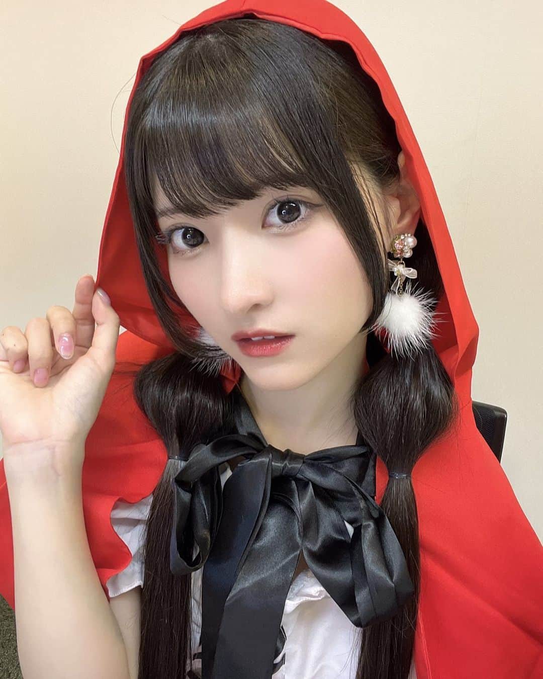 のインスタグラム：「赤ずきんちゃんと一緒で何でも信じちゃう🐺」
