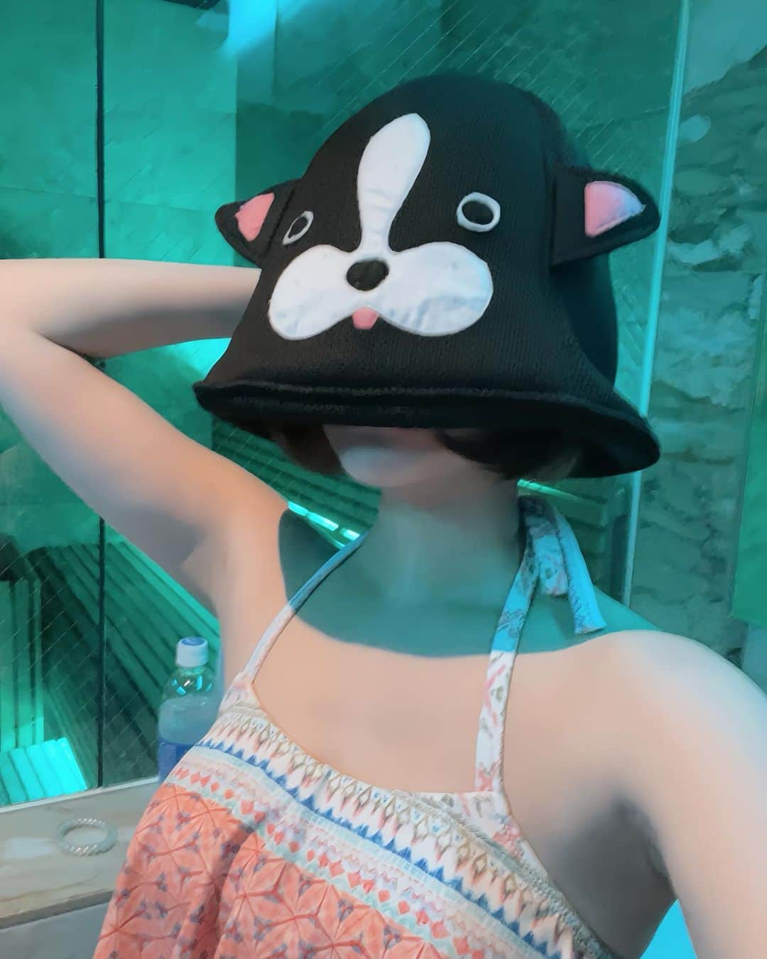 江口千夏のインスタグラム：「お気に入りのサウナハット紹介🧖‍♀️  ベストサウナハットさんのボストンテリアデザイン🐾  うちの愛犬、ロッちゃんになれる帽子💛 このサウナハットに出会ってからサウナライフが充実した✨  深いから顔まで隠れるし、頭アチアチにならないし、すぐ乾くし🛁🫧 なにより安心感が半端ないw  灼熱セルフロウリュウタイム🔥しても頭守られてる👍🏻´-  #サウナ #サウナ女子 #サウナハット #ベストサウナハット #ベストサウナハットの良質蒸温サウナハットご購入 #サウナイキタイ #ボストンテリア #個室サウナ #サ活 #サ活女子 #サウナー #サウナグッズ #サウナ好きな人と繋がりたい」