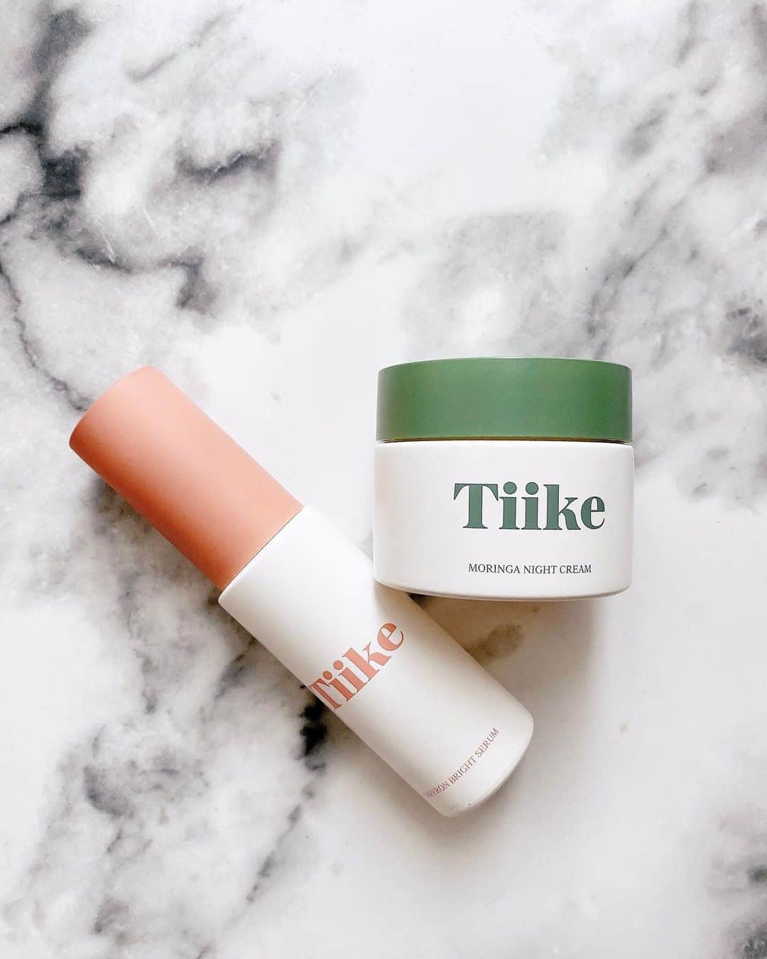 北川りなのインスタグラム：「.  アーユルヴェーダスキンケアブランドTiikeの新商品 @tiike_official  高級化粧品【高保湿ナイトクリーム】＆【美白セラム】  Tiikeの製品は、日本で初めて日本人の肌に合った処方で開発されたアーユルヴェーダコスメ  アーユルヴェーダコスメはアーユルヴェーダの理念と処方を取り入れたスキンケアコスメ  5000年もの歴史をもつアーユルヴェーダの知識と知恵を元に天然由来の植物エキスにこだわった原料と処方は、肌をリラックスした状態に保ち、ココロとカラダのバランス（調和）を図り、本来あるべき自然体の美しい自分に導いてくれる✨  テクスチャーしっとりめで保湿力も高くてこれから乾燥する時期にとてもいい♪  #Tiike#ティーケ#ayurveda#アーユルヴェーダ#cosme#コスメ#organic#オーガニック」