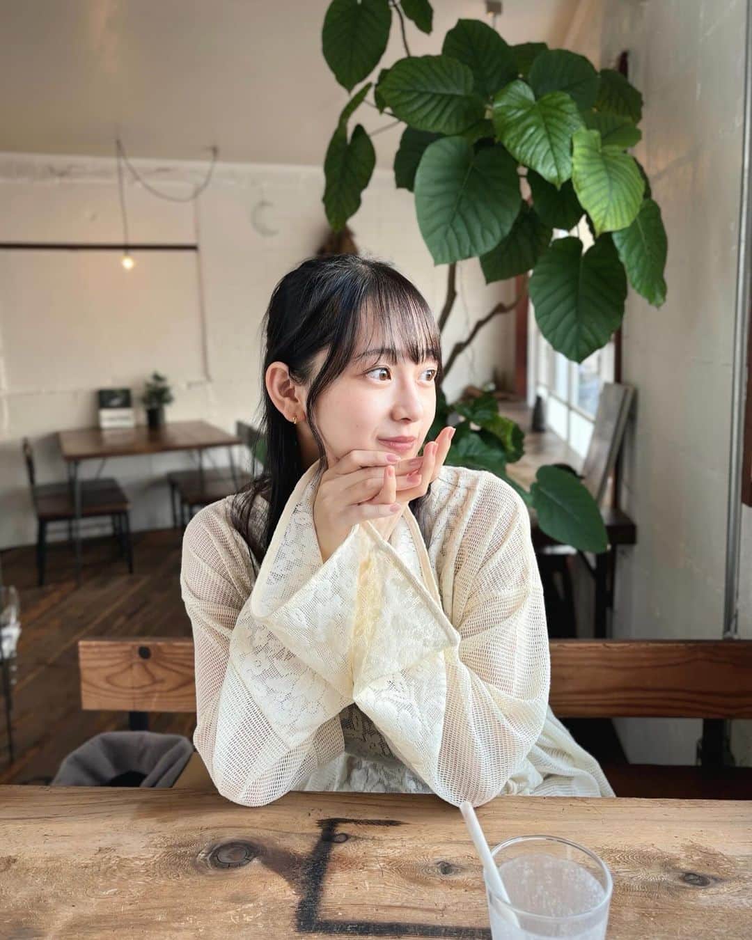 向井葉月のインスタグラム：「ドリンクは一気飲みせず、ゆっくり ゆっくり過ごしましょう🍂💭  #乃木坂46 #向井葉月」