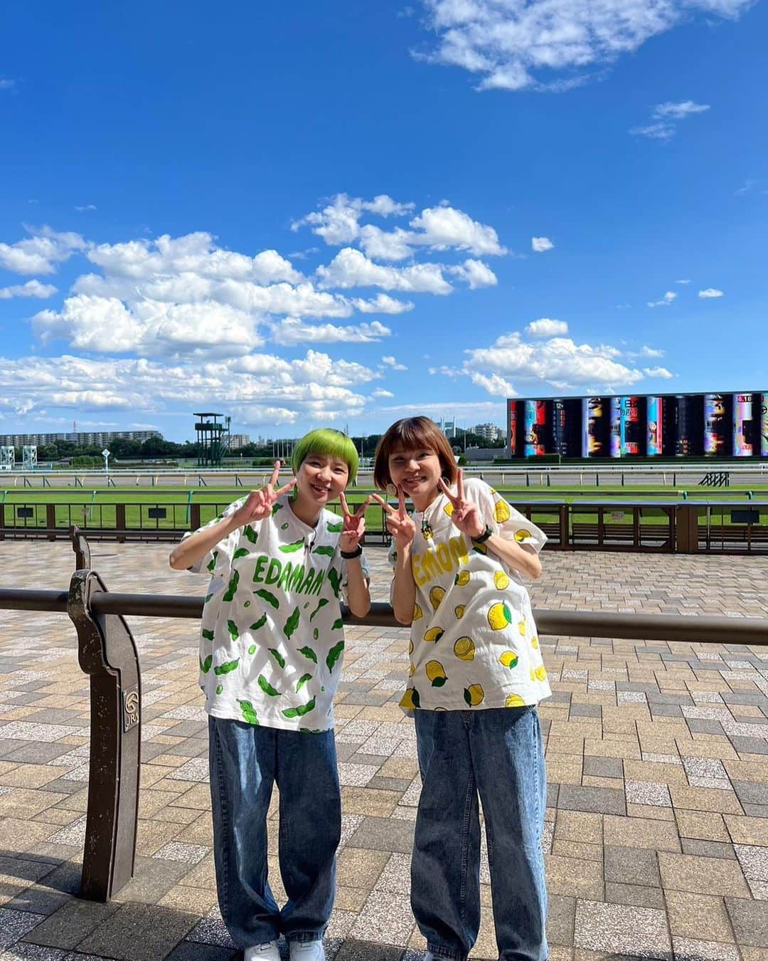 あこのインスタグラム：「お知らせです🐿️🍒 東京競馬場グルメを満喫してきました🏇YouTubeで動画がアップされているので観てくださると嬉しいです☺️  🐎前編 https://youtu.be/h7JSeffiGzw  🐎後編 https://youtu.be/DXu4qPiZ3Hw」