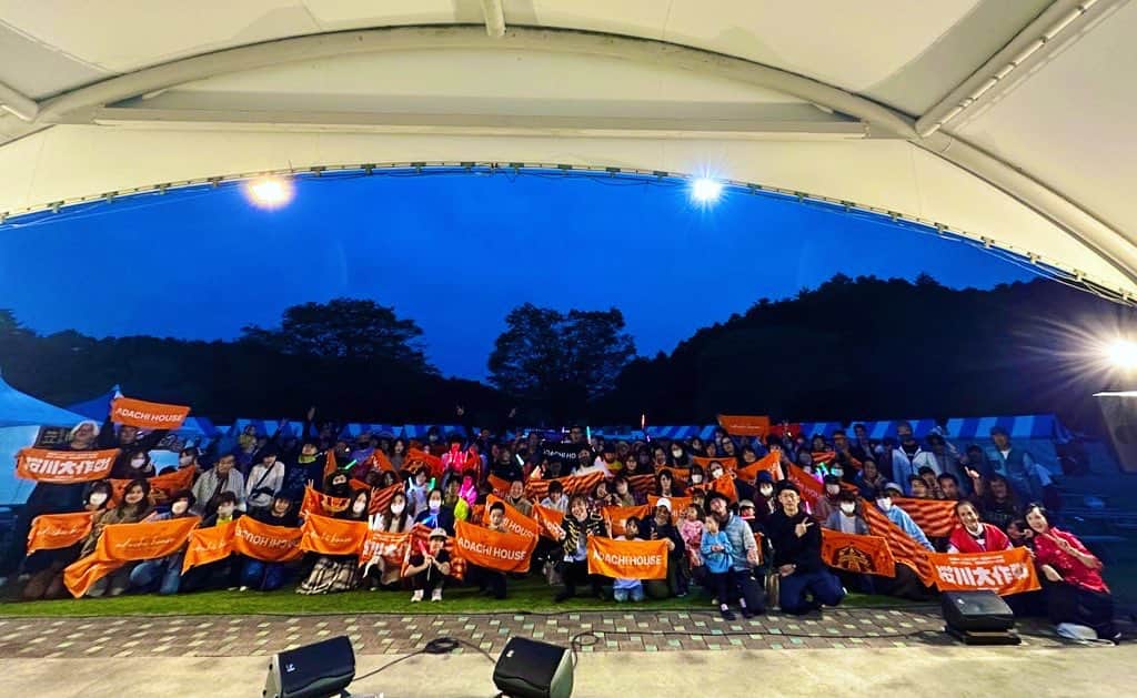 安達勇人のインスタグラム：「笠間浪漫安達勇人スペシャルLIVE沢山のご来場本当にありがとうございました！！ 心から幸せです。 めちゃくちゃ楽しかったよ✨ 明日はいよいよ笠間浪漫3days FINAL！ 明日天気は雨模様ですが関係ありません🔥 明日は16時20分〜LIVEします！ いよいよ笠間浪漫も明日でラスト！ 最後まで全力で笠間浪漫盛り上げたいと思います！  今日も一日お疲れ様でした☺️  #笠間浪漫」