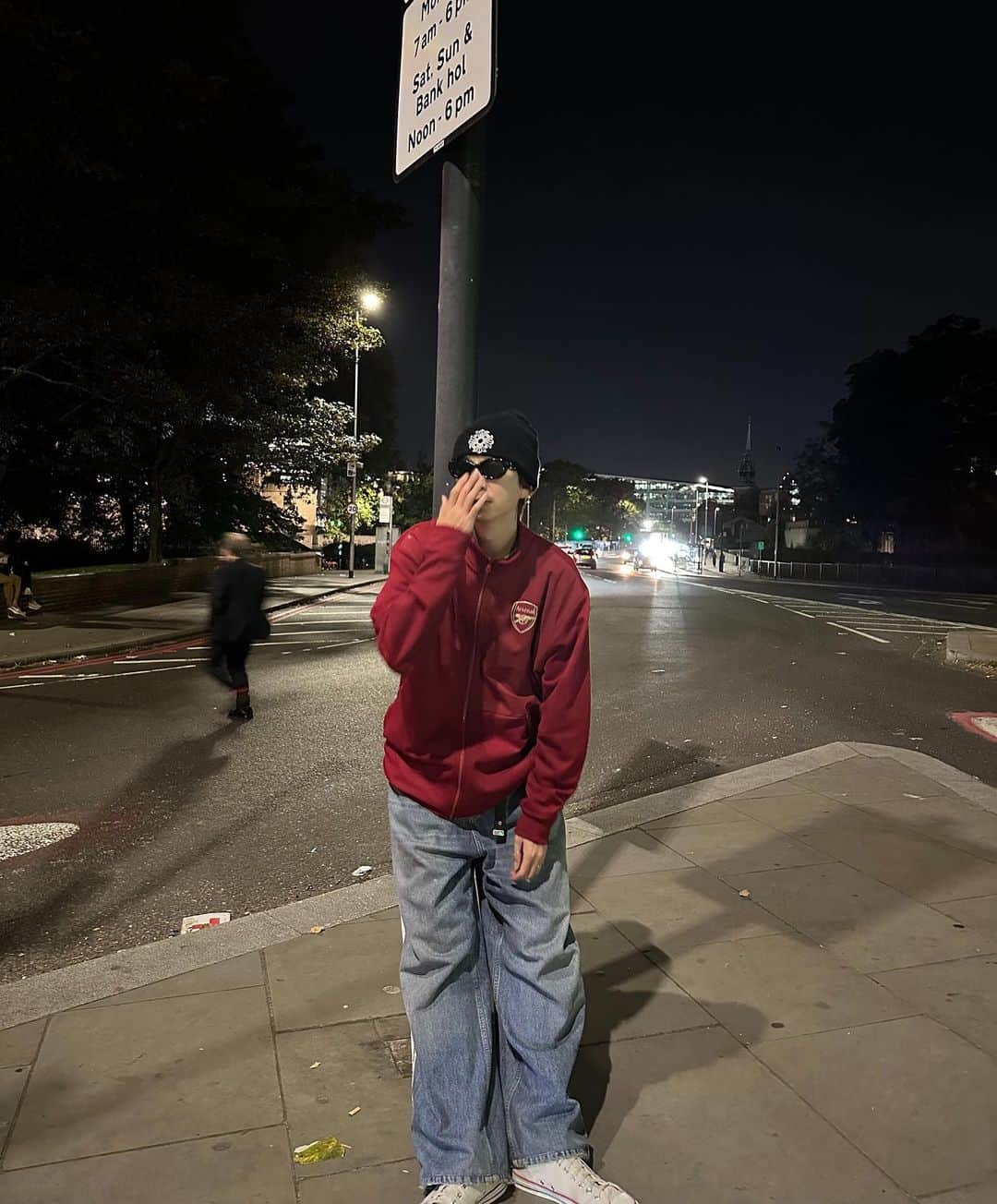 磯田 基徳さんのインスタグラム写真 - (磯田 基徳Instagram)「ケンシロウと夜のLONDON散歩🇬🇧 ジャージは　@arsenal  生で冨安観たかったけど今回はスケジュール合わなくて断念🙏🏻 ちなみにarsenalのユニもゲットした👍🏻」10月9日 6時48分 - isodango