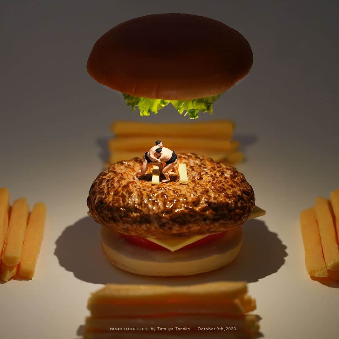 田中達也のインスタグラム：「“Sumo Burger” ⠀ ⠀ バンズ番付 ⠀ ⠀ ─────────────────── 《EXHIBITION info》 ⠀ 【ミニチュアの視点で見る日本－田中 達也 展】 Japan from miniatures - Tatsuya Tanaka at Japan House São Paulo until : Oct. 15, 2023 ⠀ 【ミニチュアライフ 神戸エアポート】 MINIATURE LIFE × KOBE AIRPO」