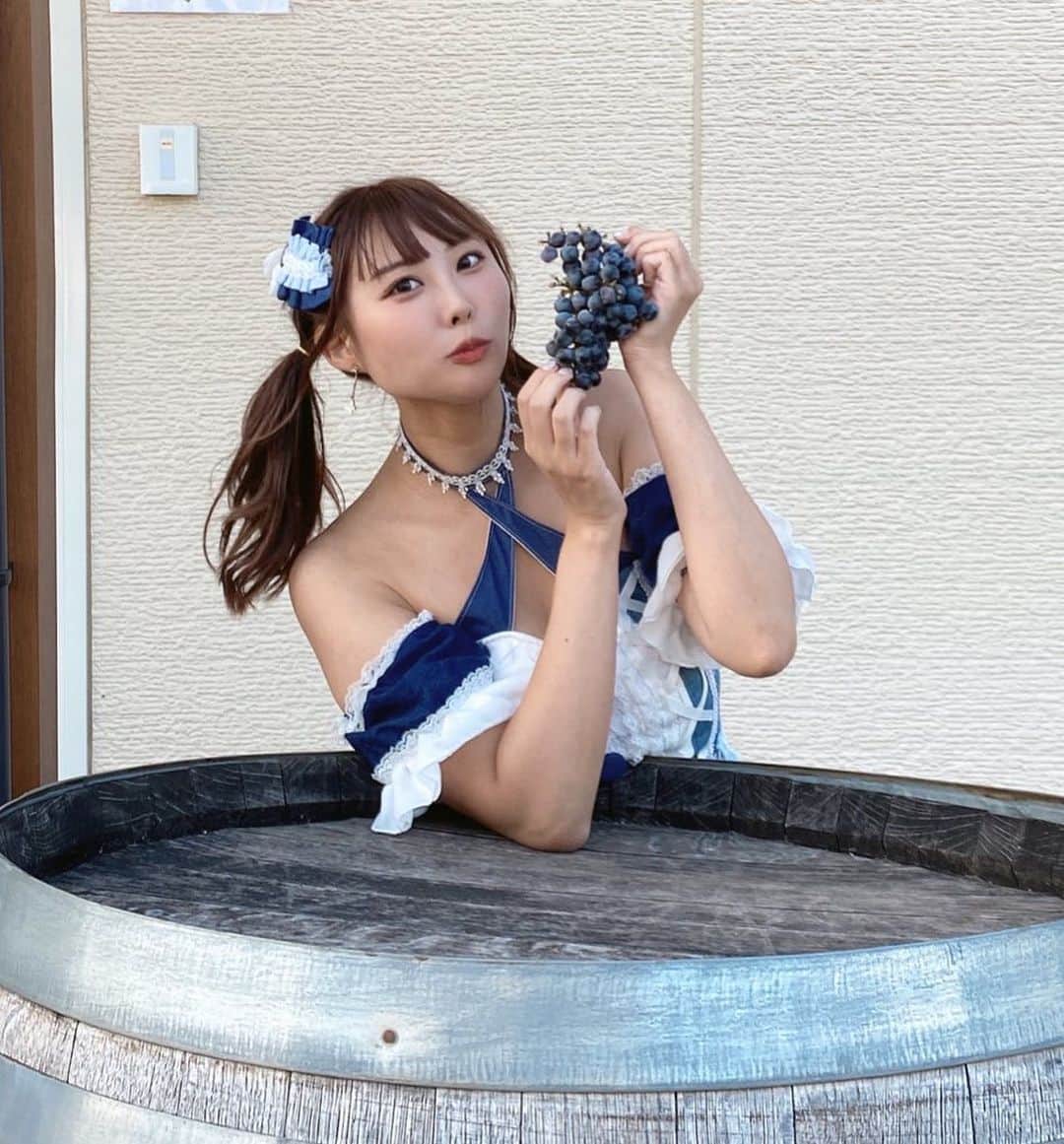 川島愛里沙さんのインスタグラム写真 - (川島愛里沙Instagram)「. . . 秋の味覚🍇🍇🍇🍇 やーんなっちゃう！やーんなっちゃう！旬のいじわる〜🎵 . . . . . 山梨のぶどうとーってもおいしかった🍇💓 ぶどうの木がたーーくさんあった🥰ぶどう踏みも初体験したよ😆 . . . . . . #ぶどう #食欲の秋 #山梨グルメ #山梨 #かつぬまアイドル祭り #かつぬまぶどうまつり #かつぬまぶどう郷 #ワイン #ぶどう踏み #ぶどう祭り #くだもの #アイドル #greap #japanesegirl #wine #instagood #instalike #yamanashi #festival #🍇」10月9日 7時15分 - onikuarichan