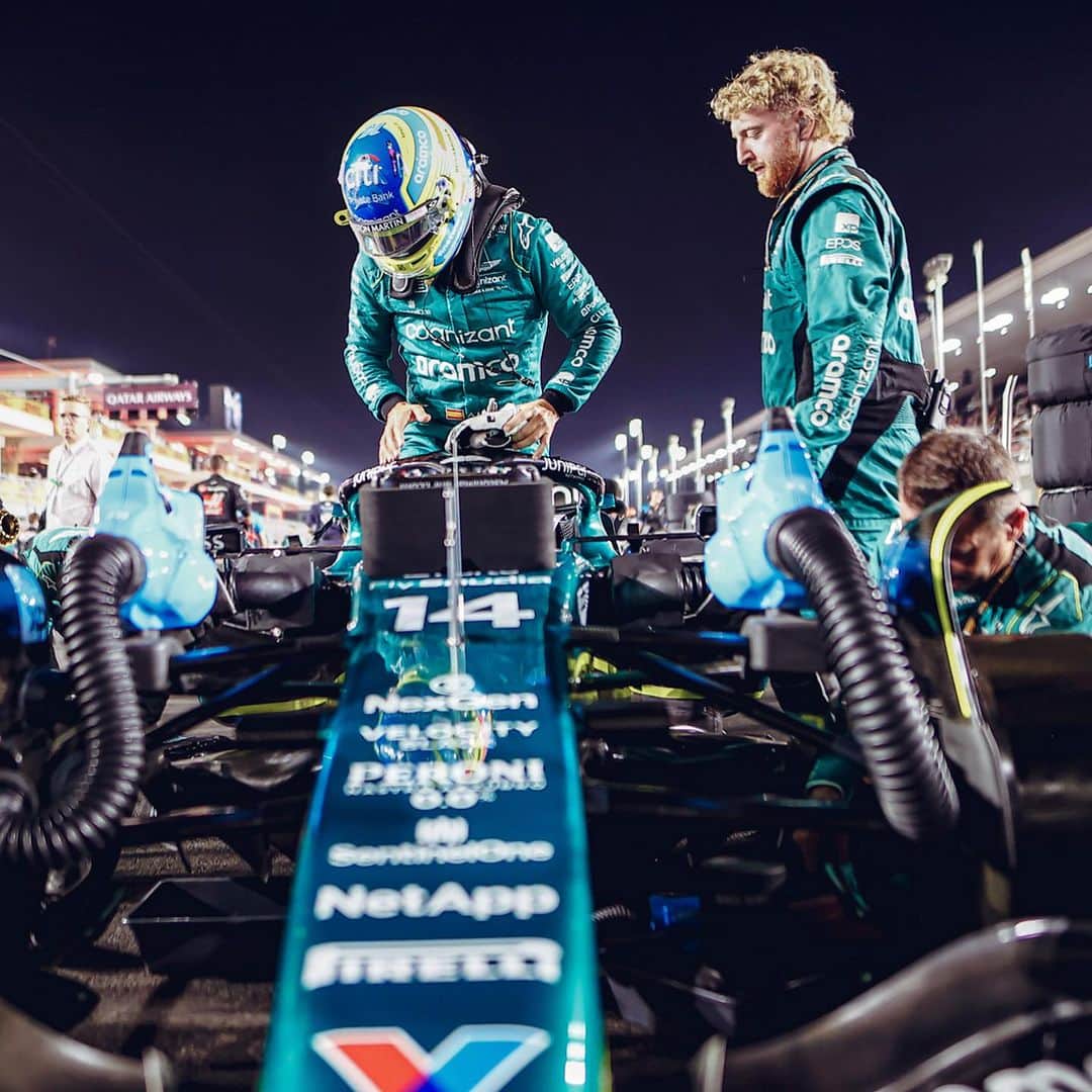 フェルナンド・アロンソさんのインスタグラム写真 - (フェルナンド・アロンソInstagram)「We gave it our all on the track. 9 more points for the team and we will keep fighting. Thanks to the entire team that worked under extreme conditions all weekend to give us a competitive car. Time to recharge and get ready for the next trip with 3 consecutive races. @astonmartinf1 #f1 #qatar #astonmartin」10月9日 7時28分 - fernandoalo_oficial
