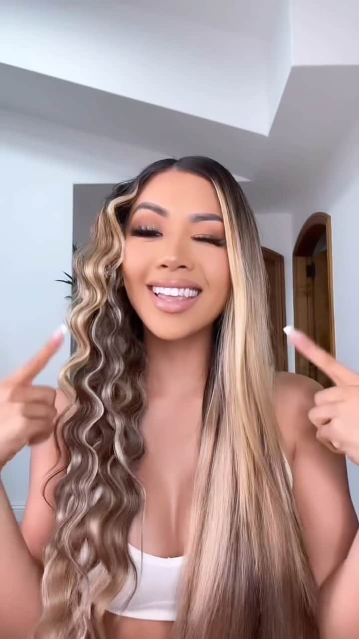 リアン Vのインスタグラム：「Wavey 🌊🥰 Styling my hair using @bellamihair deep waver and @sebastianpro_official shaper hairspray ✨ Would you try this hairstyle?」