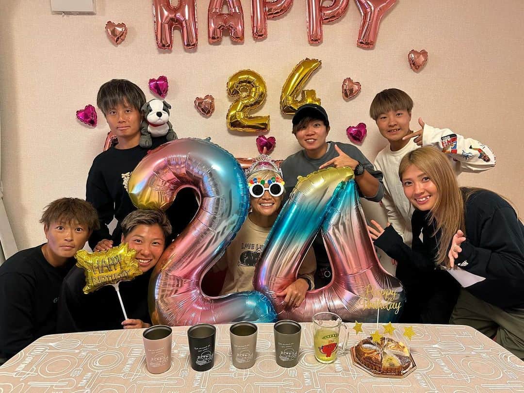 川澄奈穂美のインスタグラム：「🎂🎂🎂 ▽ 遅めのお誕生日会🎉 プレゼントもお誕生日会も お誕生日当日前後6ヶ月受け付けてるタイプです。 あー楽しかった❣️ お祝いありがとう😍  🎂🥩sponsored by さくらさん、近賀さん Special thanks 🥹」