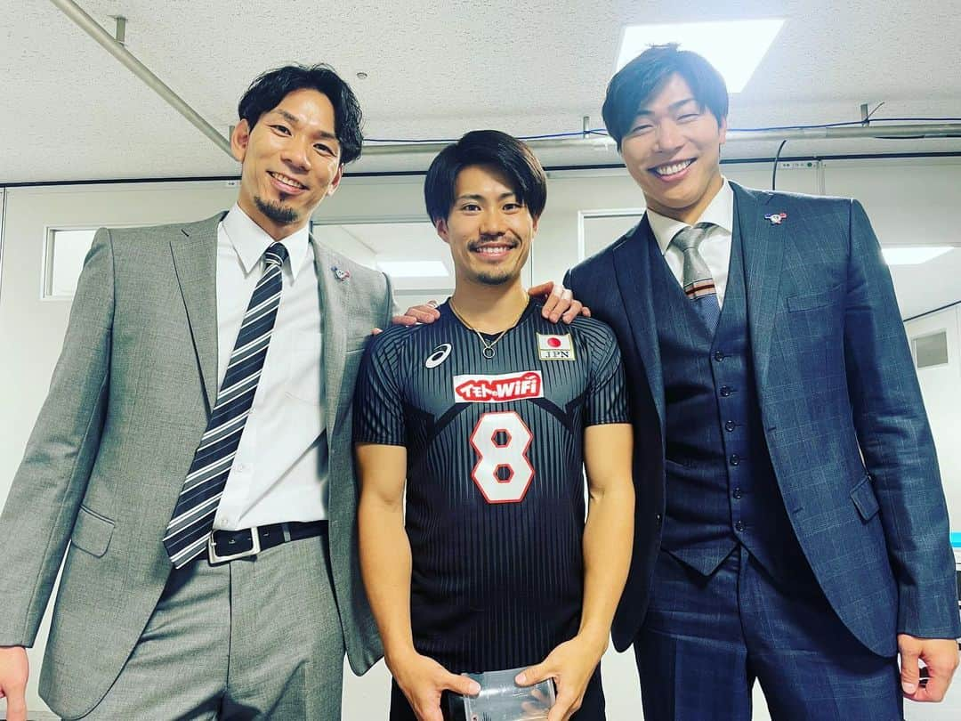 福澤達哉さんのインスタグラム写真 - (福澤達哉Instagram)「*** The greatest team ever🇯🇵🔥💪 #史上最強のチーム #龍神NIPPON #覚悟を持って駆け抜けた #9日間 #バレーボールは面白い #最高で最強の選手たちが #証明してくれました #まだまだ強くなれる #ここはまだ通過点 #PARIS2024 #悲願のメダルへ #ToBeContinue… #🏐🏐🏐 #楽しかったなー #早くもワールドカップロス… #チャオ」10月9日 8時05分 - 1tatsu5