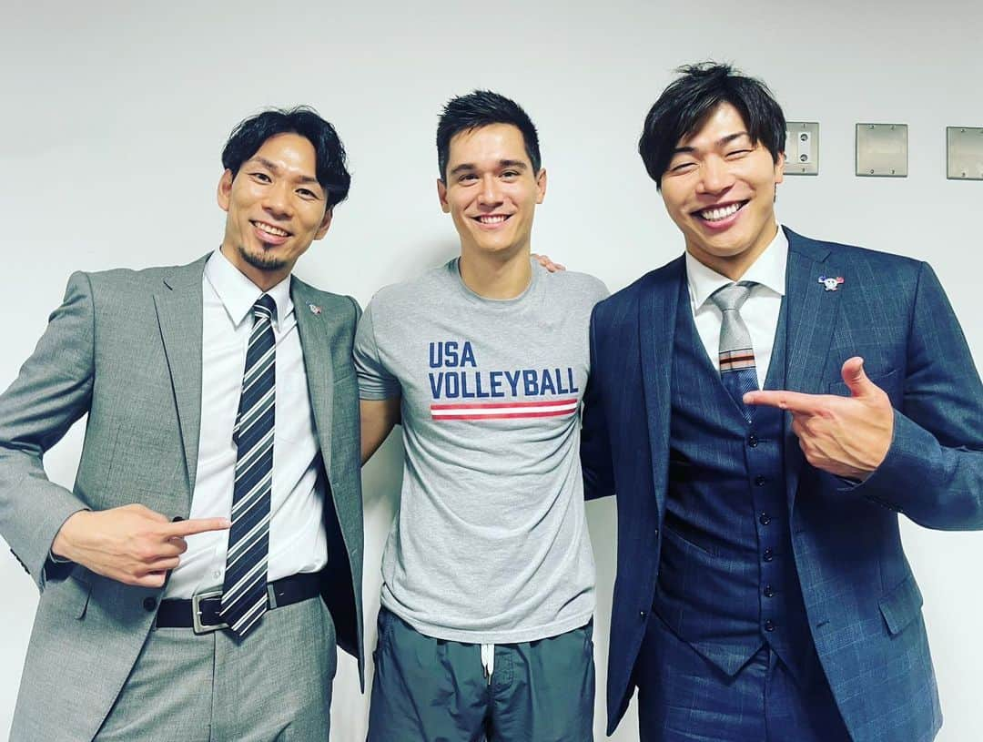 福澤達哉さんのインスタグラム写真 - (福澤達哉Instagram)「*** The greatest team ever🇯🇵🔥💪 #史上最強のチーム #龍神NIPPON #覚悟を持って駆け抜けた #9日間 #バレーボールは面白い #最高で最強の選手たちが #証明してくれました #まだまだ強くなれる #ここはまだ通過点 #PARIS2024 #悲願のメダルへ #ToBeContinue… #🏐🏐🏐 #楽しかったなー #早くもワールドカップロス… #チャオ」10月9日 8時05分 - 1tatsu5