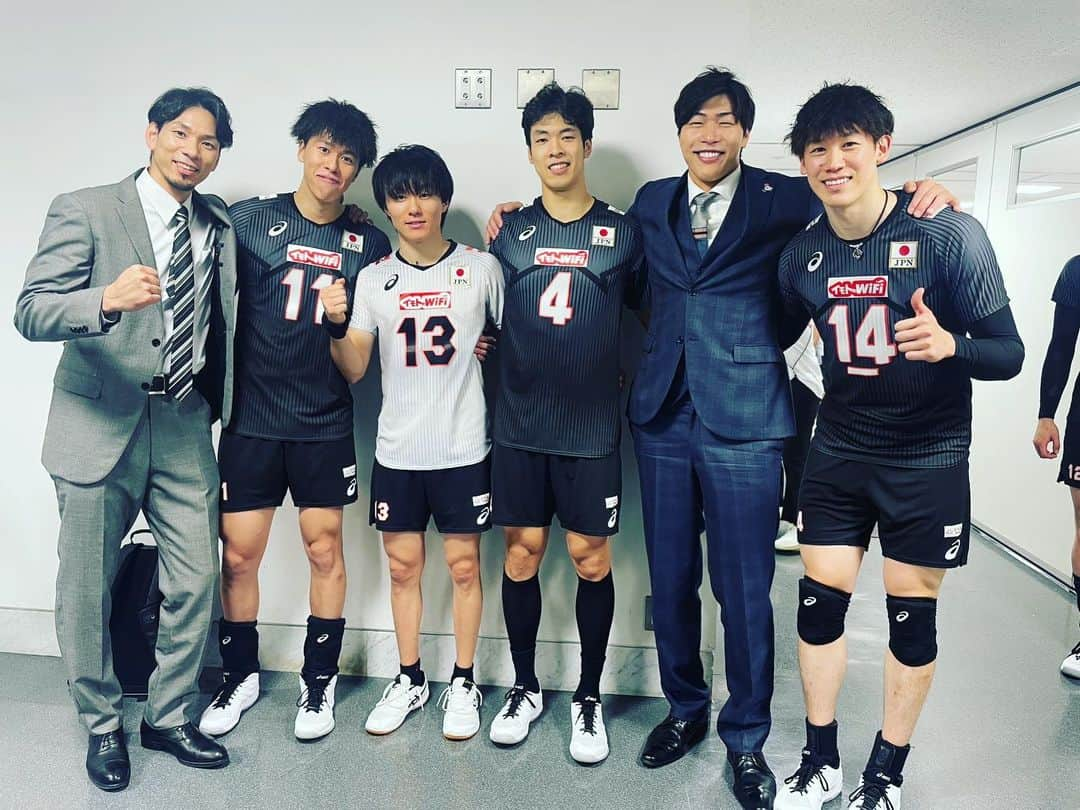 福澤達哉さんのインスタグラム写真 - (福澤達哉Instagram)「*** The greatest team ever🇯🇵🔥💪 #史上最強のチーム #龍神NIPPON #覚悟を持って駆け抜けた #9日間 #バレーボールは面白い #最高で最強の選手たちが #証明してくれました #まだまだ強くなれる #ここはまだ通過点 #PARIS2024 #悲願のメダルへ #ToBeContinue… #🏐🏐🏐 #楽しかったなー #早くもワールドカップロス… #チャオ」10月9日 8時05分 - 1tatsu5