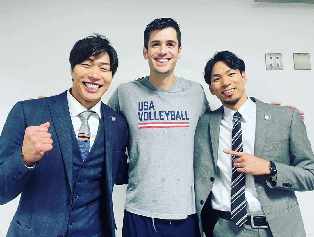 福澤達哉さんのインスタグラム写真 - (福澤達哉Instagram)「*** The greatest team ever🇯🇵🔥💪 #史上最強のチーム #龍神NIPPON #覚悟を持って駆け抜けた #9日間 #バレーボールは面白い #最高で最強の選手たちが #証明してくれました #まだまだ強くなれる #ここはまだ通過点 #PARIS2024 #悲願のメダルへ #ToBeContinue… #🏐🏐🏐 #楽しかったなー #早くもワールドカップロス… #チャオ」10月9日 8時05分 - 1tatsu5