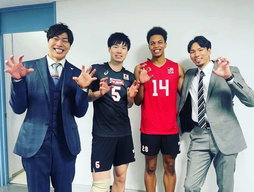 福澤達哉さんのインスタグラム写真 - (福澤達哉Instagram)「*** The greatest team ever🇯🇵🔥💪 #史上最強のチーム #龍神NIPPON #覚悟を持って駆け抜けた #9日間 #バレーボールは面白い #最高で最強の選手たちが #証明してくれました #まだまだ強くなれる #ここはまだ通過点 #PARIS2024 #悲願のメダルへ #ToBeContinue… #🏐🏐🏐 #楽しかったなー #早くもワールドカップロス… #チャオ」10月9日 8時05分 - 1tatsu5