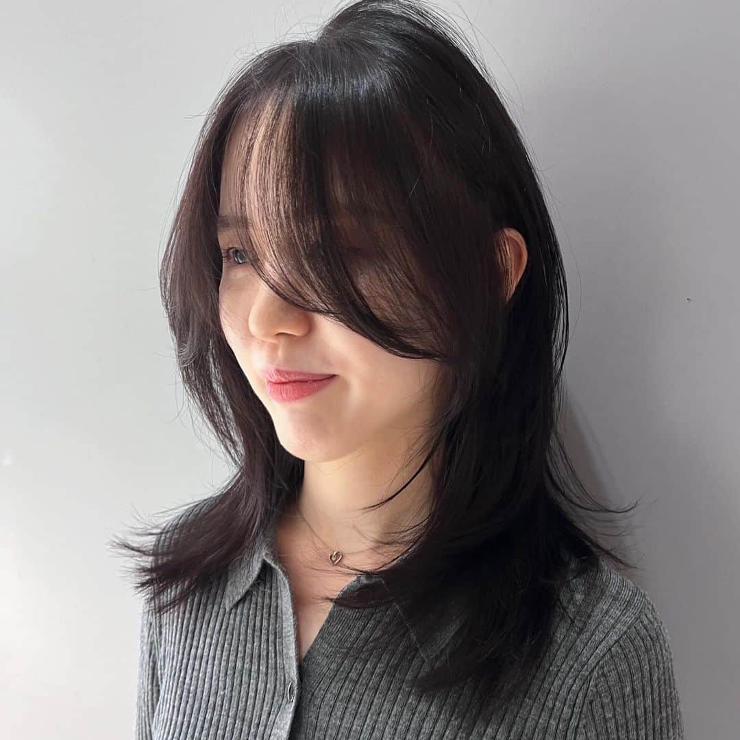 花見菜月さんのインスタグラム写真 - (花見菜月Instagram)「さらっとしたlayer cut🩶 お家でも簡単に可愛くスタイリングできます◎」10月9日 8時07分 - ____naki.____