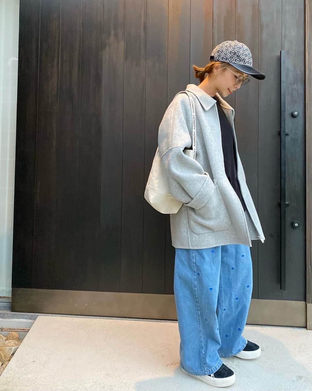 のインスタグラム：「🐰💙👖」