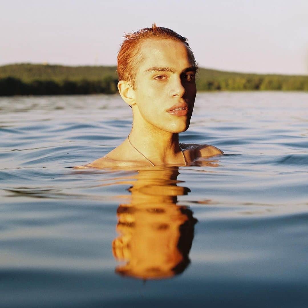 AnOther Magazineのインスタグラム：「Emerging photographers! Every week we’re spotlighting one of your images #AMWeeklyPhoto⁠⁠⁠ ❤️⁠ ⁠⁠⁠ This week’s submission is captured by photographer @saffronliberty in Grünau, Germany 📸⁠ ⁠ ⁠ ⁠ Swipe through to find out the details for submission ➡️⁠」