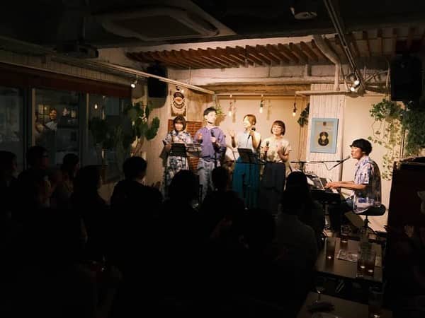 青木慶則さんのインスタグラム写真 - (青木慶則Instagram)「今日で7/8からちょうど3ヶ月目。というわけで6/23に引き続き、こちらの写真たちもSNSではあまり公開出来ていなかったので、あらためて。イトケンはいつもたくさん撮ってくれるので、良い写真はまだまだあるのだけど、いつかの機会に。  この日は青木慶則 presents "Soft Package 2"、初の正式なレーベルナイトでもありました。3は11/18(土)東京・浜町The Lock (August Moon Cafe 3F)、13時〜19時くらいの開催、5アーティスト観れて3200円と大変お得ですよ。良ければまたそこでお会いしましょう。  Photo by 伊藤健太 @ito_ken   出演： 青木慶則 乙川ともこ @ottotto1101  熊谷あすみ @_asummy_  こんのひよせ @hiyosekonno  Guest 横沢俊一郎 @yokosawaband  Support Guitar 石本大介  Special Thanks to 下北沢 Rhapsody @rhapsodysince2016」10月8日 23時20分 - yoshinori.aoki.official