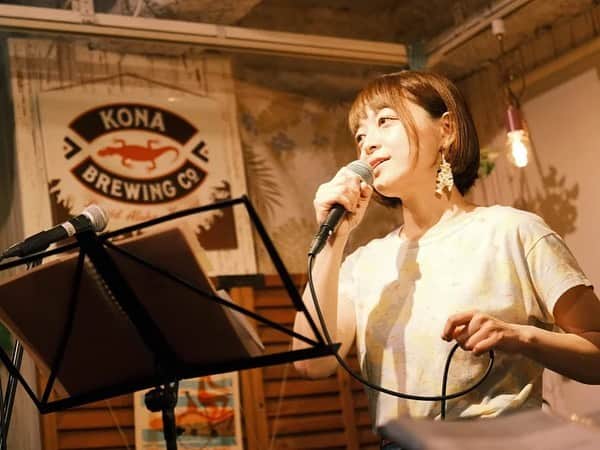 青木慶則さんのインスタグラム写真 - (青木慶則Instagram)「今日で7/8からちょうど3ヶ月目。というわけで6/23に引き続き、こちらの写真たちもSNSではあまり公開出来ていなかったので、あらためて。イトケンはいつもたくさん撮ってくれるので、良い写真はまだまだあるのだけど、いつかの機会に。  この日は青木慶則 presents "Soft Package 2"、初の正式なレーベルナイトでもありました。3は11/18(土)東京・浜町The Lock (August Moon Cafe 3F)、13時〜19時くらいの開催、5アーティスト観れて3200円と大変お得ですよ。良ければまたそこでお会いしましょう。  Photo by 伊藤健太 @ito_ken   出演： 青木慶則 乙川ともこ @ottotto1101  熊谷あすみ @_asummy_  こんのひよせ @hiyosekonno  Guest 横沢俊一郎 @yokosawaband  Support Guitar 石本大介  Special Thanks to 下北沢 Rhapsody @rhapsodysince2016」10月8日 23時20分 - yoshinori.aoki.official