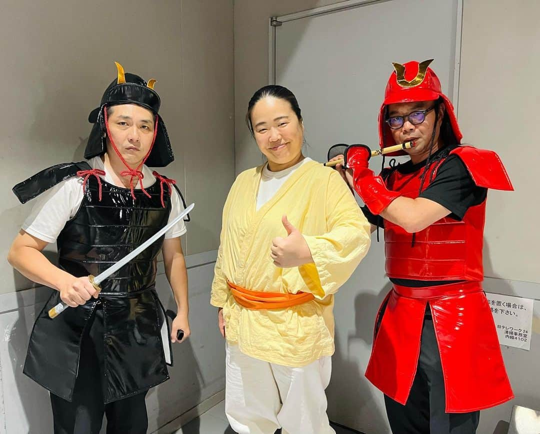 大納言光子さんのインスタグラム写真 - (大納言光子Instagram)「金のツカミ ver. のVIVANT軍団で出演させて頂きました🥁👍  松村さんが本当に面白くて大好きになりました🤣  ブラッシュアップライフの安藤サクラさんの子供時代を演じた 永尾柚乃ちゃんと待ち時間にダンスの話しできたのが楽しかったなぁ☺️  初対面のラブリースマイリーベイビーも可愛かった🥰  大阪松竹の先輩W刑事さん最高でした🤣  #金のツカミ  #日テレ  #VIVANT #VIVANTものまね #VIVANT軍団 #ドラム #富栄ドラム  #永尾柚乃  #ラブリースマイリーベイビー  #W刑事」10月8日 23時32分 - dinagonmitsuko