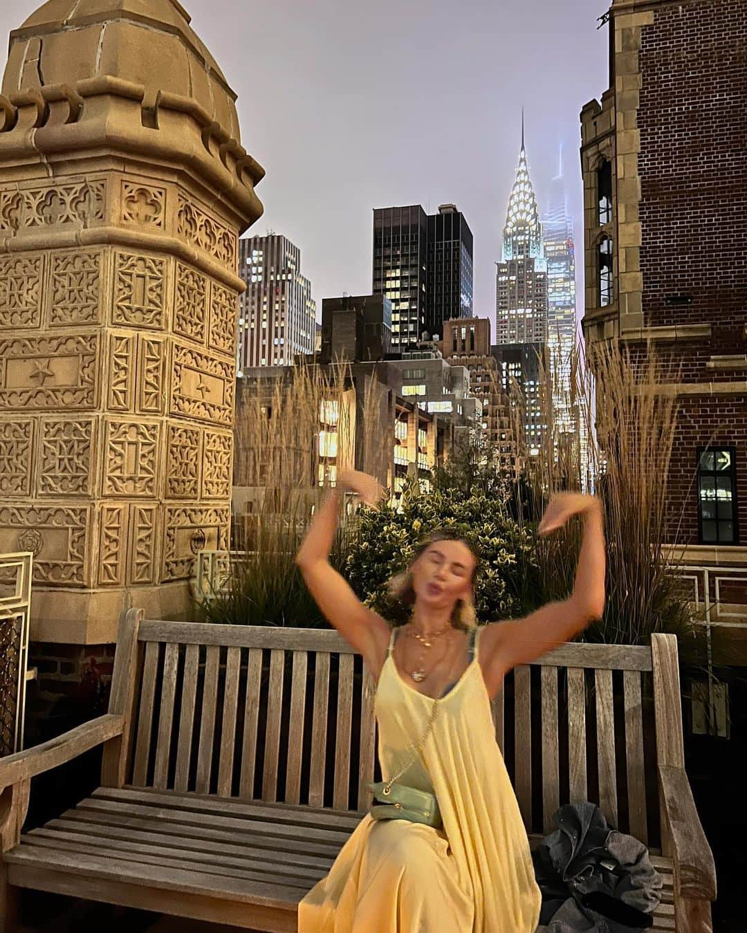 Amber Fillerup Clarkさんのインスタグラム写真 - (Amber Fillerup ClarkInstagram)「💛💖 nights in New York ✨」10月8日 23時30分 - amberfillerup