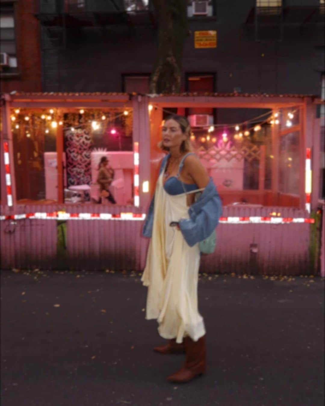 Amber Fillerup Clarkのインスタグラム：「💛💖 nights in New York ✨」