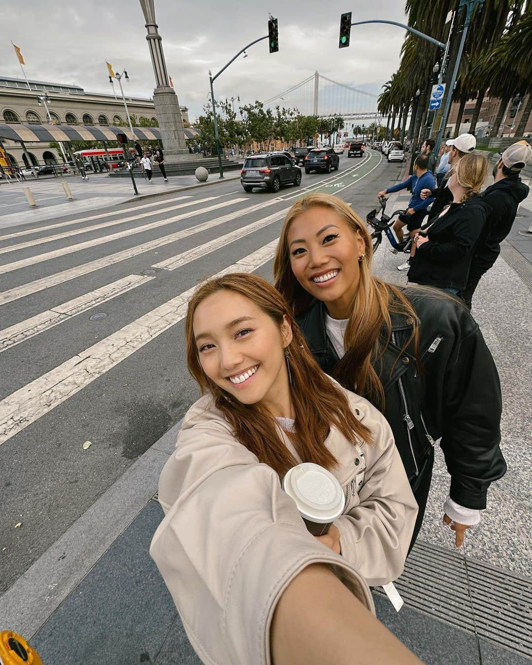 Jenn Imさんのインスタグラム写真 - (Jenn ImInstagram)「Just a few happy spirits at @portolafestival! Legend says she's still holding the palm tree totem in the warehouse today. 👻」10月8日 23時31分 - imjennim