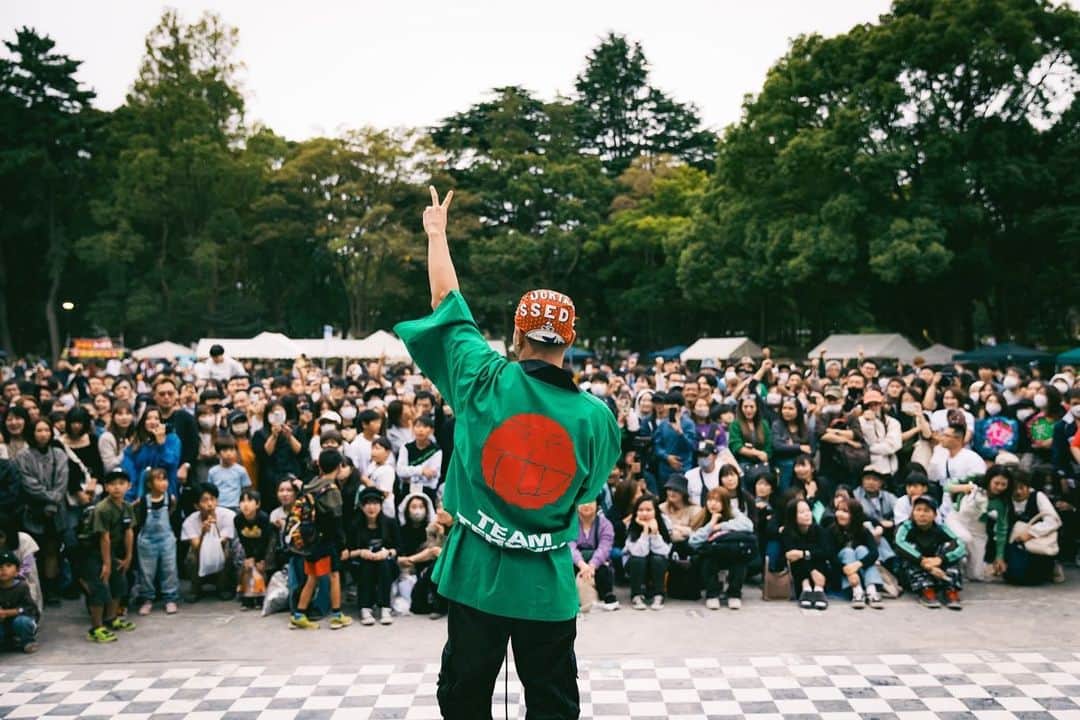 那須川天心のインスタグラム：「天心祭 無事終了🏮🔥 最高に楽しかった！ たくさんの人と交流出来たし 人に会って直接話す事が大事だなと改めて思いました だからみんなもSNSの意見なんか気にせずに自分が本当に信じている人の意見を大事にしてね😁 今回の祭りで俺の人生において本当にやりたい事が出来た気がするよ🔥 来てくれたみんな、出演してくれた友達たち本当にありがとう！ あとはTEAMTENSHINのみんな 本当に最高 マジでBRO幸せだ！ 📸 @realy_photo_osaka」