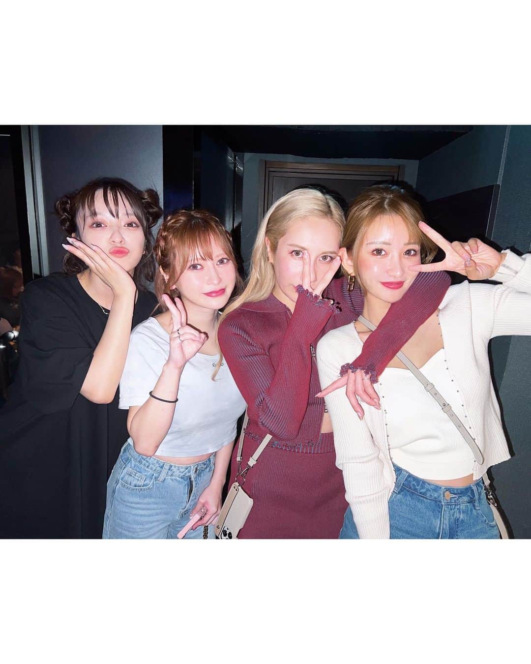 SHIORIのインスタグラム：「別日のだけどこれも残しとこ🥹  さすがに酔っててもちゃんと いい写真撮ってますわ🫰🏻 何回でもおめでと！🎂🥹笑 @arishan.3   友達との時間って最高に リフレッシュになる🧖‍♀️🧖‍♀️🧖‍♀️🫰🏻❤️‍🔥  #🤍」