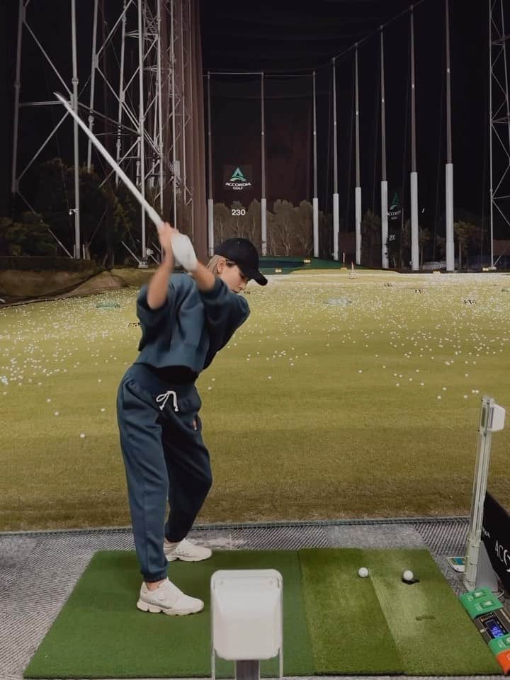 藤田美里のインスタグラム：「. . さくっと練習。  #golf #ゴルフ」