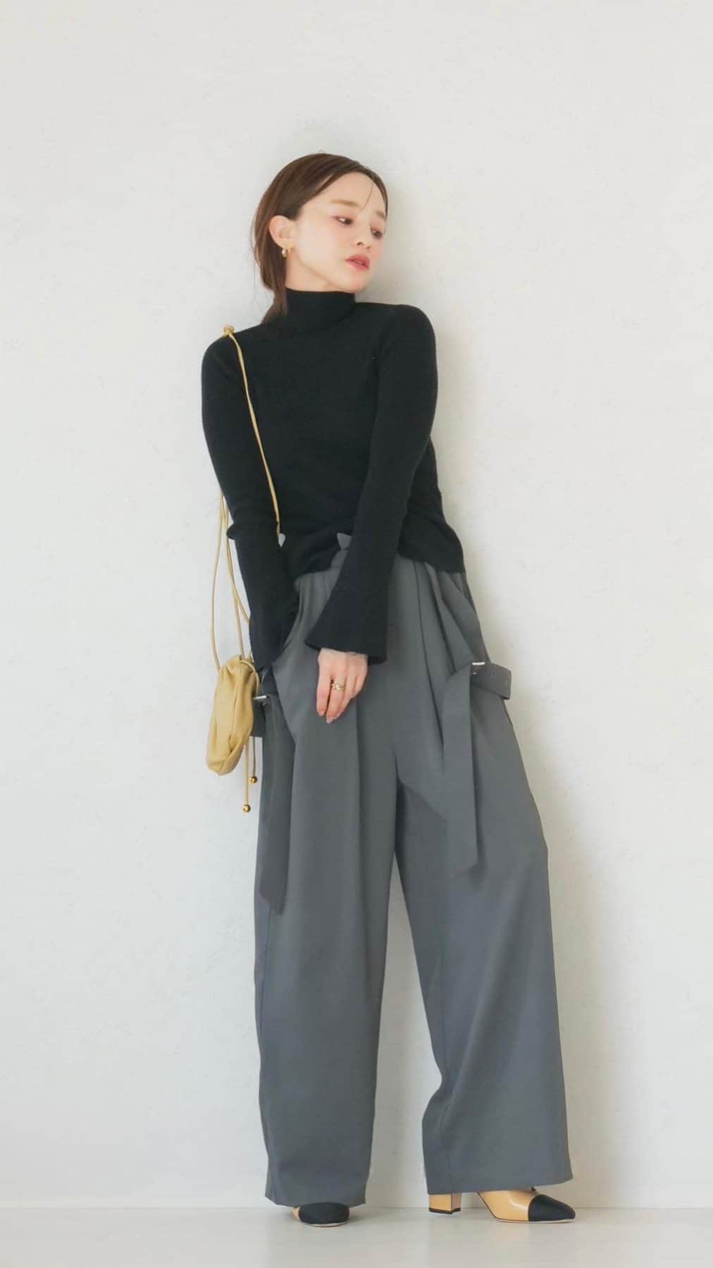 田中亜希子のインスタグラム：「メイクをしながら、11日発売 @unliens.jp 新作の紹介をしました🙋‍♀️」