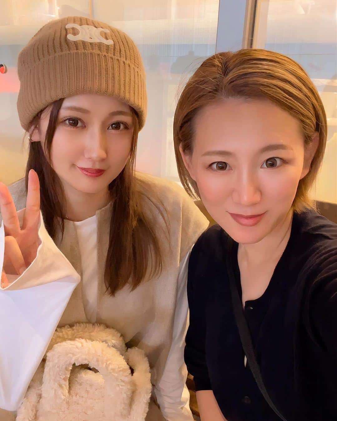 七瀬美月のインスタグラム：「ゆかりと結構会ってるのに写真全然無い🤣 久々に撮った🫧😆🌈💞  動画は、これ肉汁出るやつやんって煽られて動画回したら一滴も出なくて面白かったから載せる🤣🏵美味しかった🥰  銀座って楽しいなぁ🥳🏵また銀座で遊ぼう🛝🌳🫧🩵  今日は選手交代して一日中銀座でした🥳😆  #銀座#洋食グリル木村家 #ハンバーグ #🚄#Loft#選手交代#金の目ラムしゃぶ  #金の目銀座店 #星野珈琲#ディカフェ命 #ワンピースコーデ」