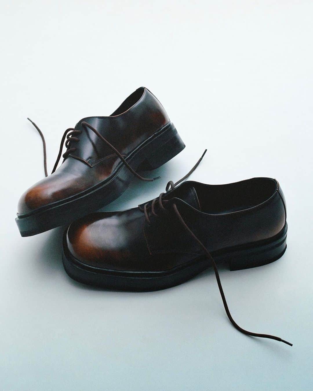 エイティーズのインスタグラム：「The Savoy shoes have arrived, challenging the proportions of a classic derby lace-up.」