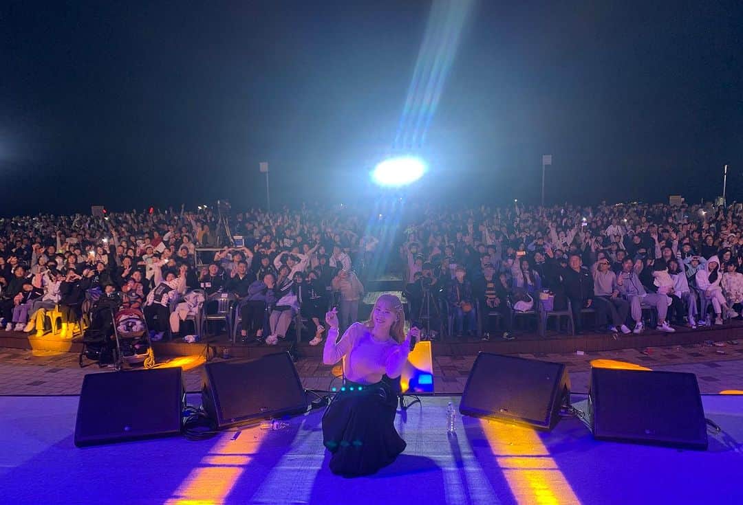 キム・ヨンジのインスタグラム：「어두워서 제가 보이진 않지만  행복했어요 여러분🩷💗🩷 담에 또 만나요🎶 #목포드론라이트쇼」