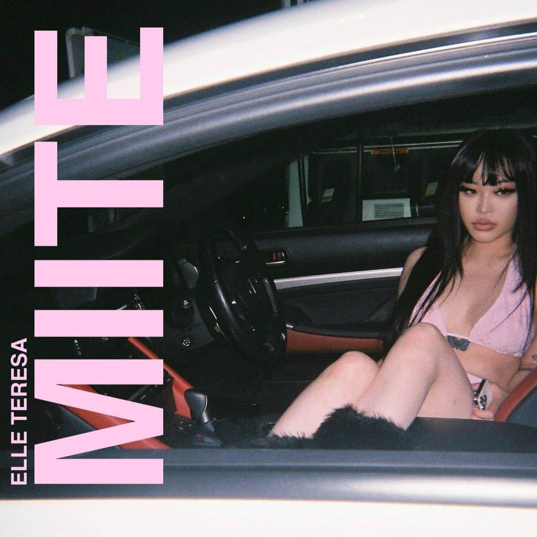 Elle Teresaのインスタグラム：「" Miite " out now on all platforms🎀 📸: @jinjake_」