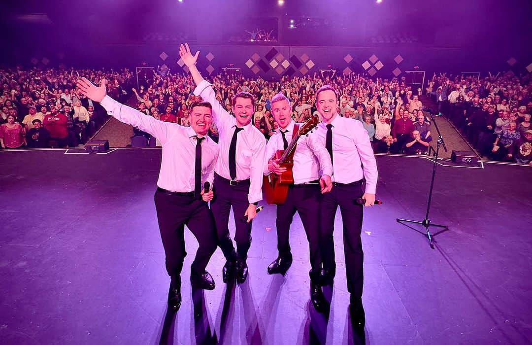 ダミアン・マクギンティーのインスタグラム：「Shipshewana, Indiana. What an unbelievable Saturday night. You sold the place out and we had the best time. See you guys soon!!」