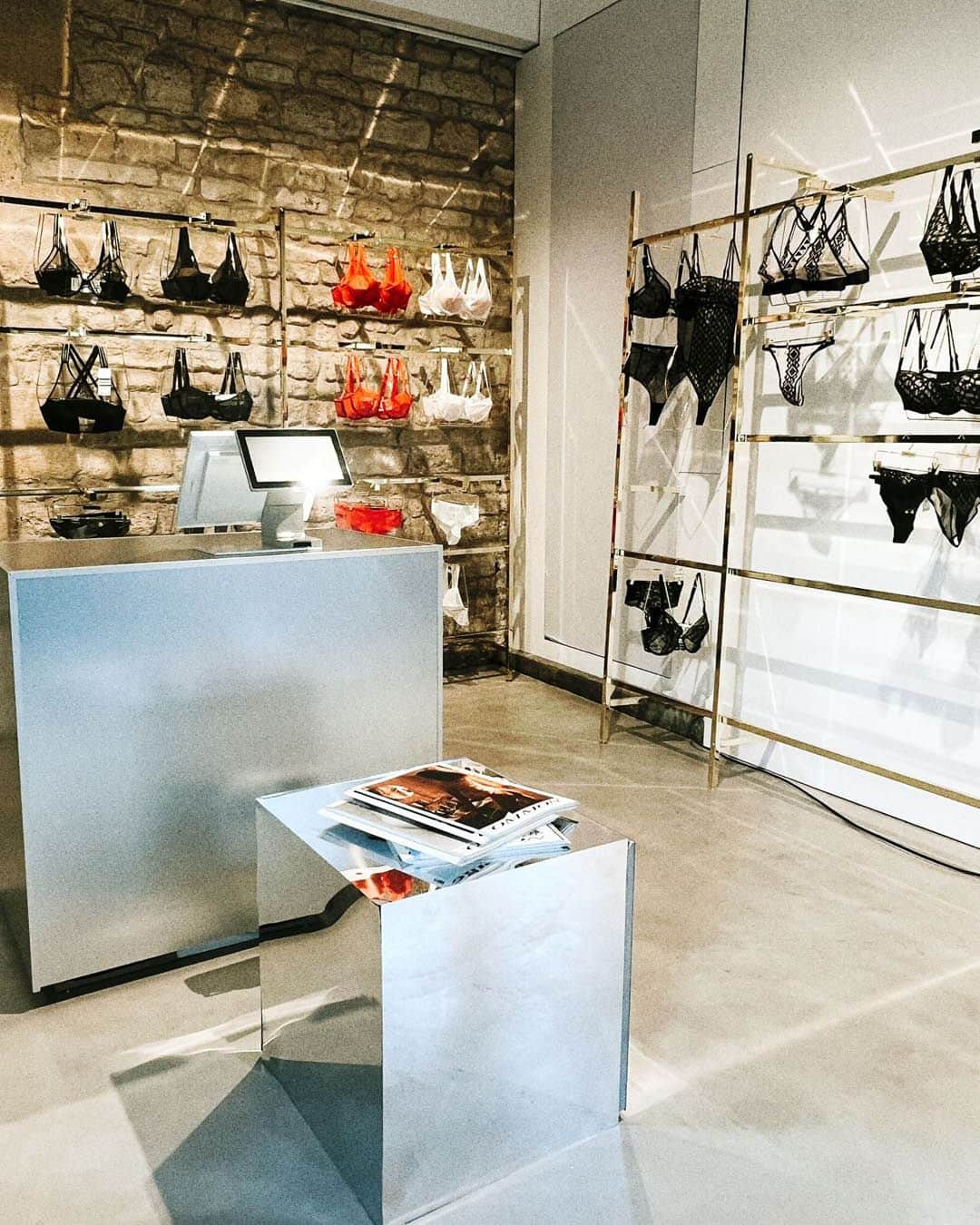 シャンテルさんのインスタグラム写真 - (シャンテルInstagram)「New store opening in Le Marais, Paris. 95 rue Vieille du Temple 75003 Paris.  #Chantelle #ChantelleX #ChantelleStore」10月9日 0時29分 - chantelle_paris
