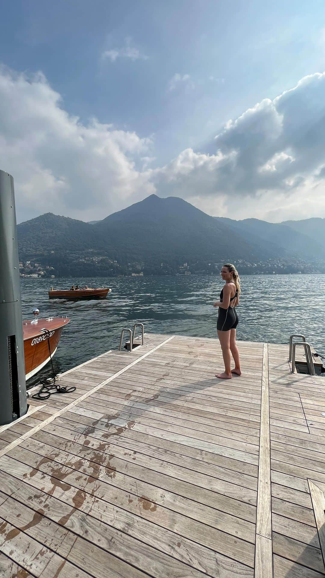 リンゼイ・ボンのインスタグラム：「Work trip is now a vacation! Can’t get over how beautiful Lake Como is! 😍 1 1/2 hours of tennis with a natural cold plunge into the lake 🙌🏻 more pics from the week coming up soon…」