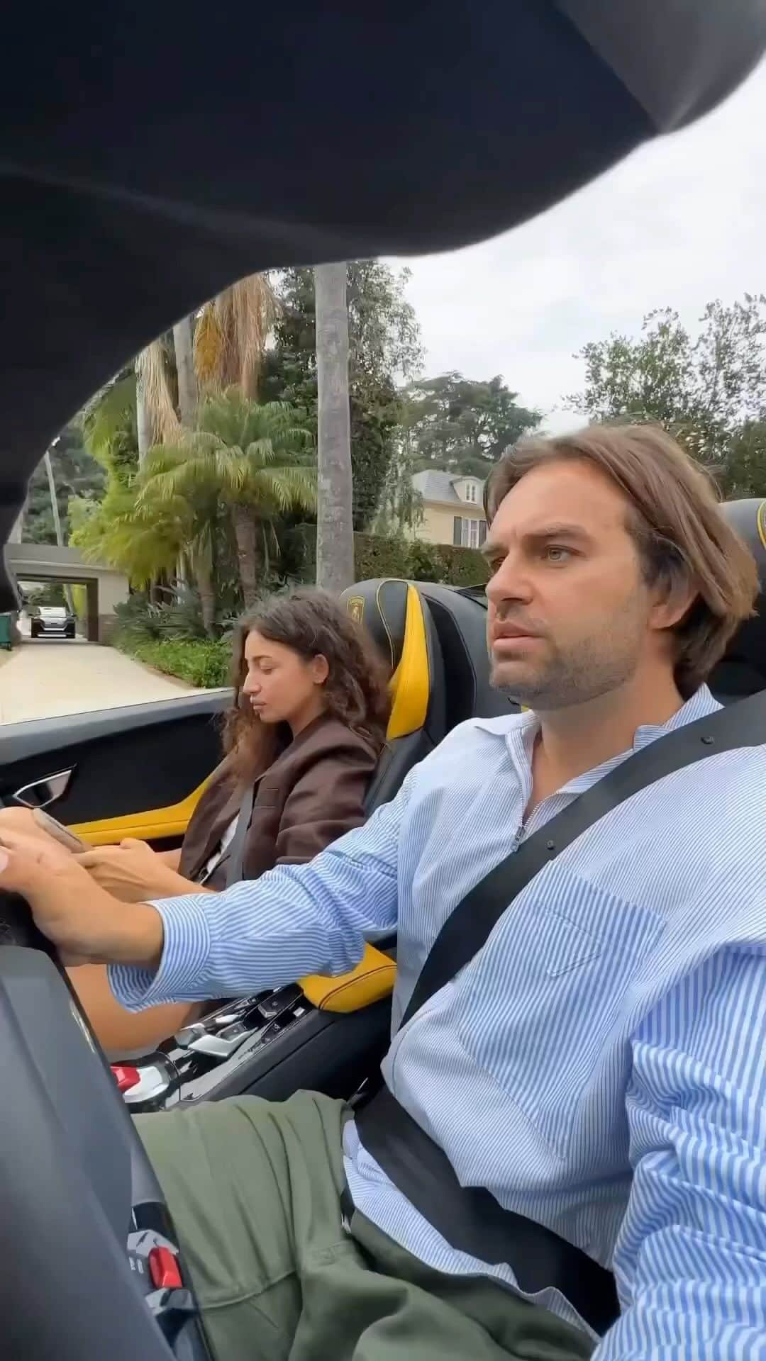 The Luxury Lifestyle Magazineのインスタグラム：「It was his only option 😂  Video: @kosenko.amazy」