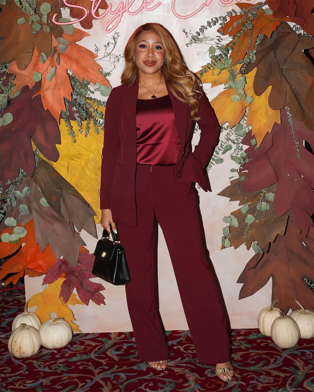 Macy'sさんのインスタグラム写真 - (Macy'sInstagram)「#MacysStyleCrew showed up and showed out in their best #bordeaux looks at our recent Autumn Affair event in Chicago. Which #fall looks are your fave? 🍂🍁 #FallFashion」10月9日 0時51分 - macys