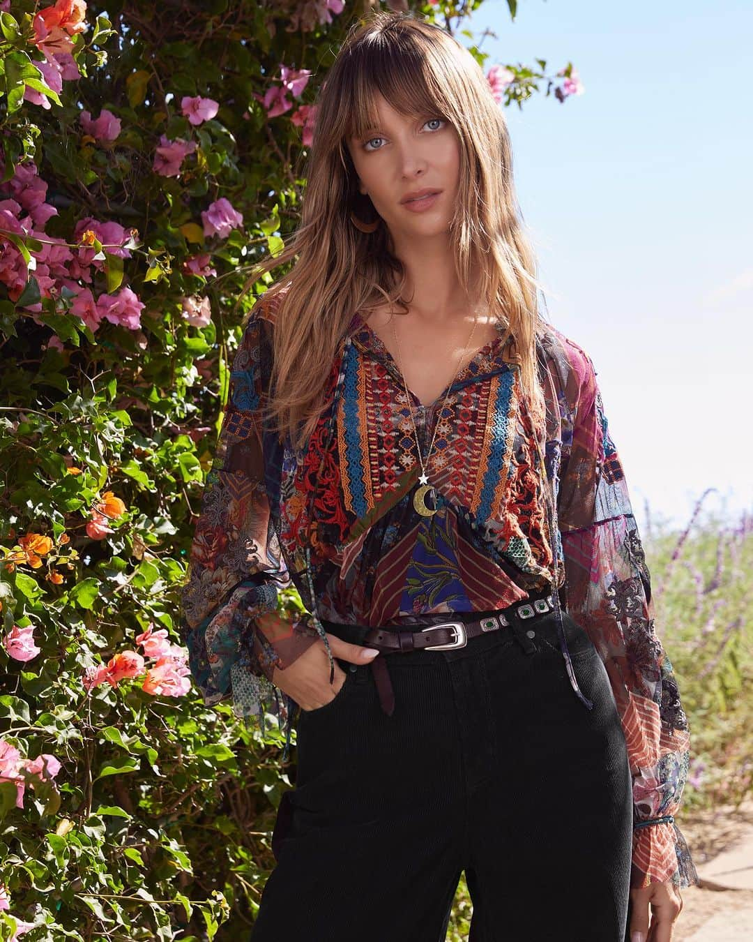 ジョニーワズのインスタグラム：「Fall romance and style all in one top.  Meet our Ilyana Mesh Blouse.」