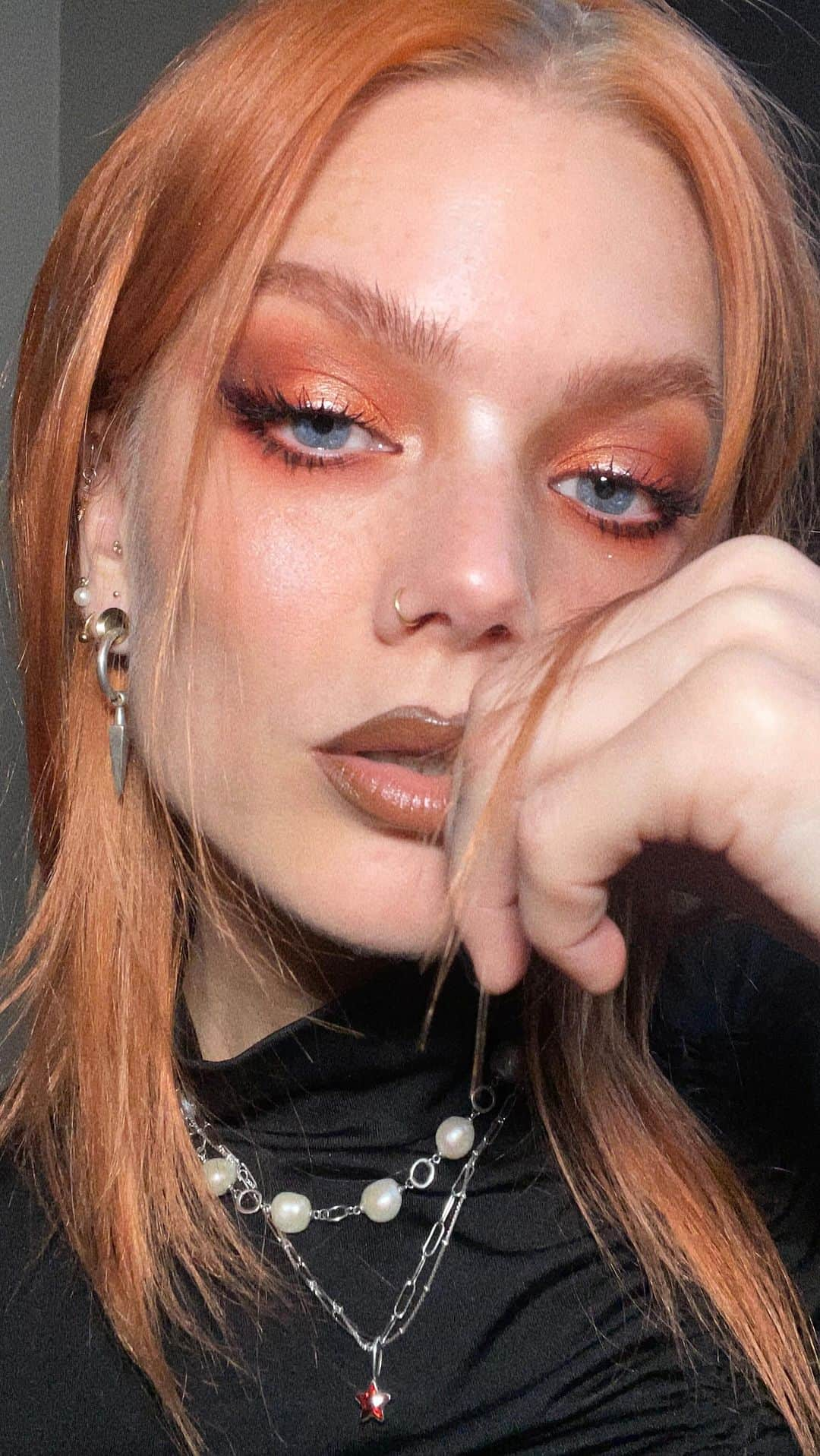 Linda Hallbergのインスタグラム：「Reklam för @lhcosmetics  Pumkin spice? autum leaf? what would you call this makeup? 🎃🍁 For this look I used only products from my brand @lhcosmetics head over to LHcosmetics.com to find all the products I used in this video ❤️」