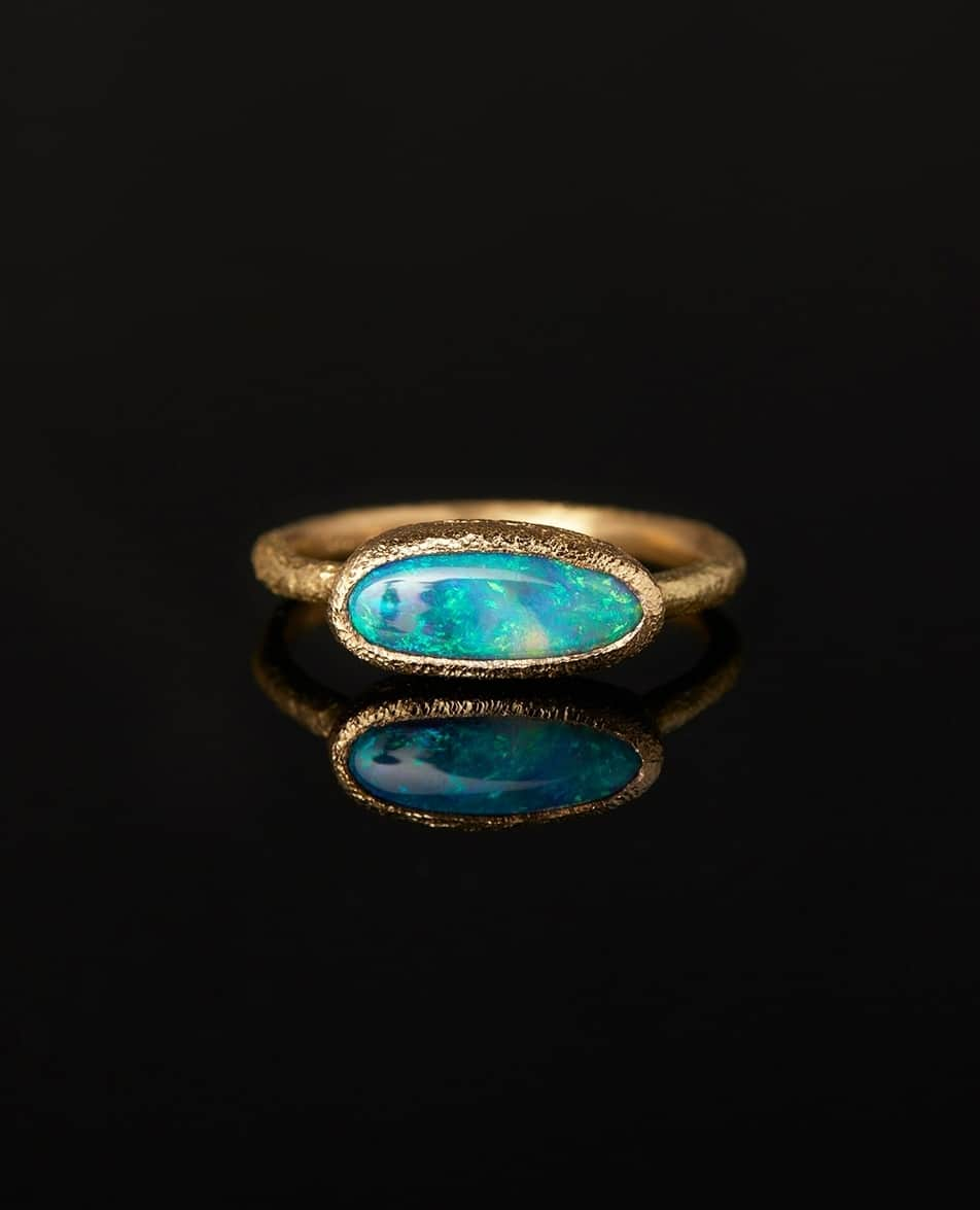 サトミ カワキタのインスタグラム：「Light up the room in this 0.91 carat One-of-a-Kind boulder opal ring.」