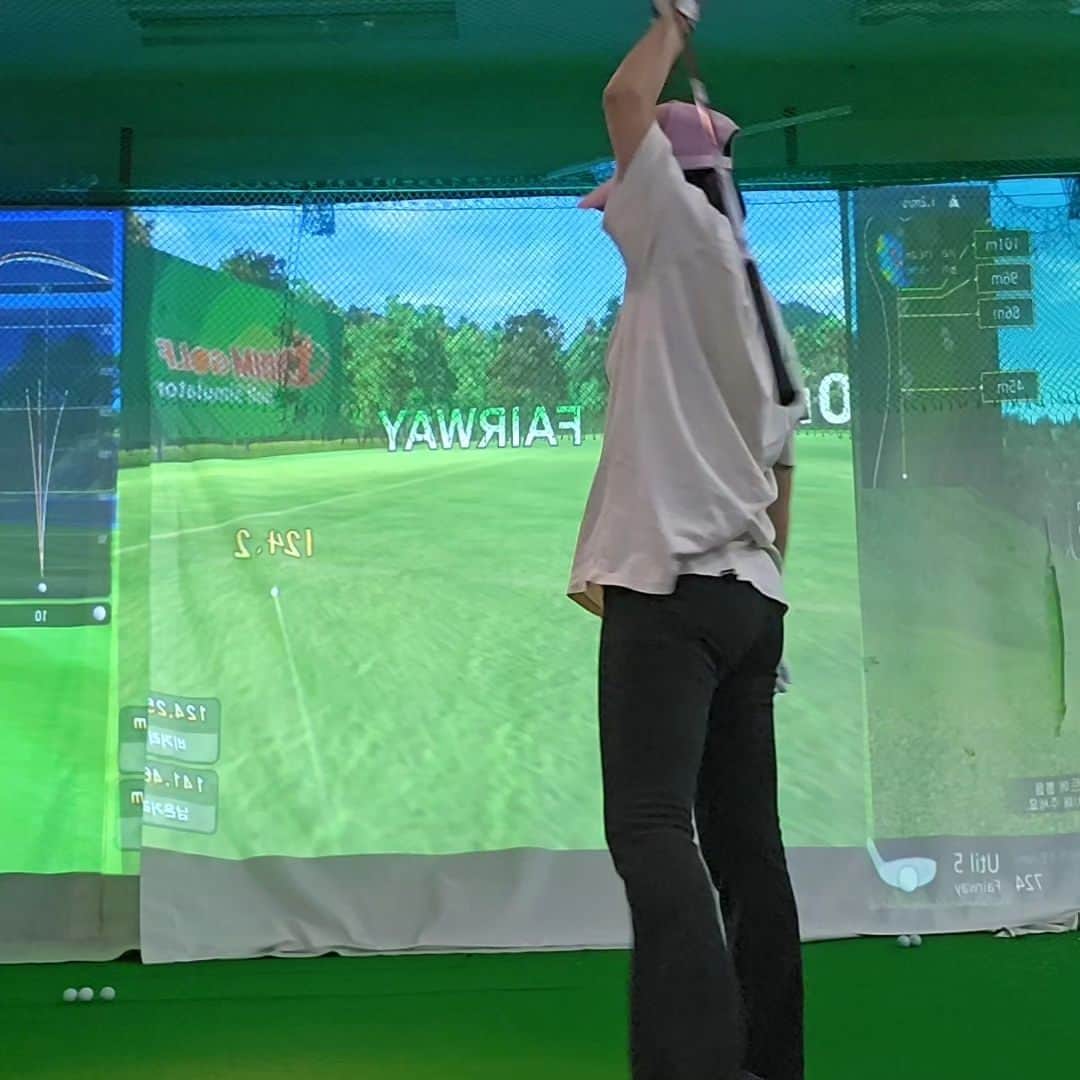 ヒョン・ジュニのインスタグラム：「Golf day .  Pew⛳️」