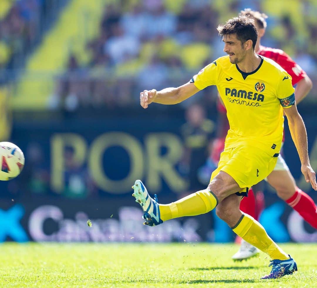 ジェラール・モレノのインスタグラム：「Debemos mejorar y trabajar para darle la vuelta a la situación! Tenemos dos semanas hasta el próximo partido y confío que lo vamos hacer👊🏻💛」