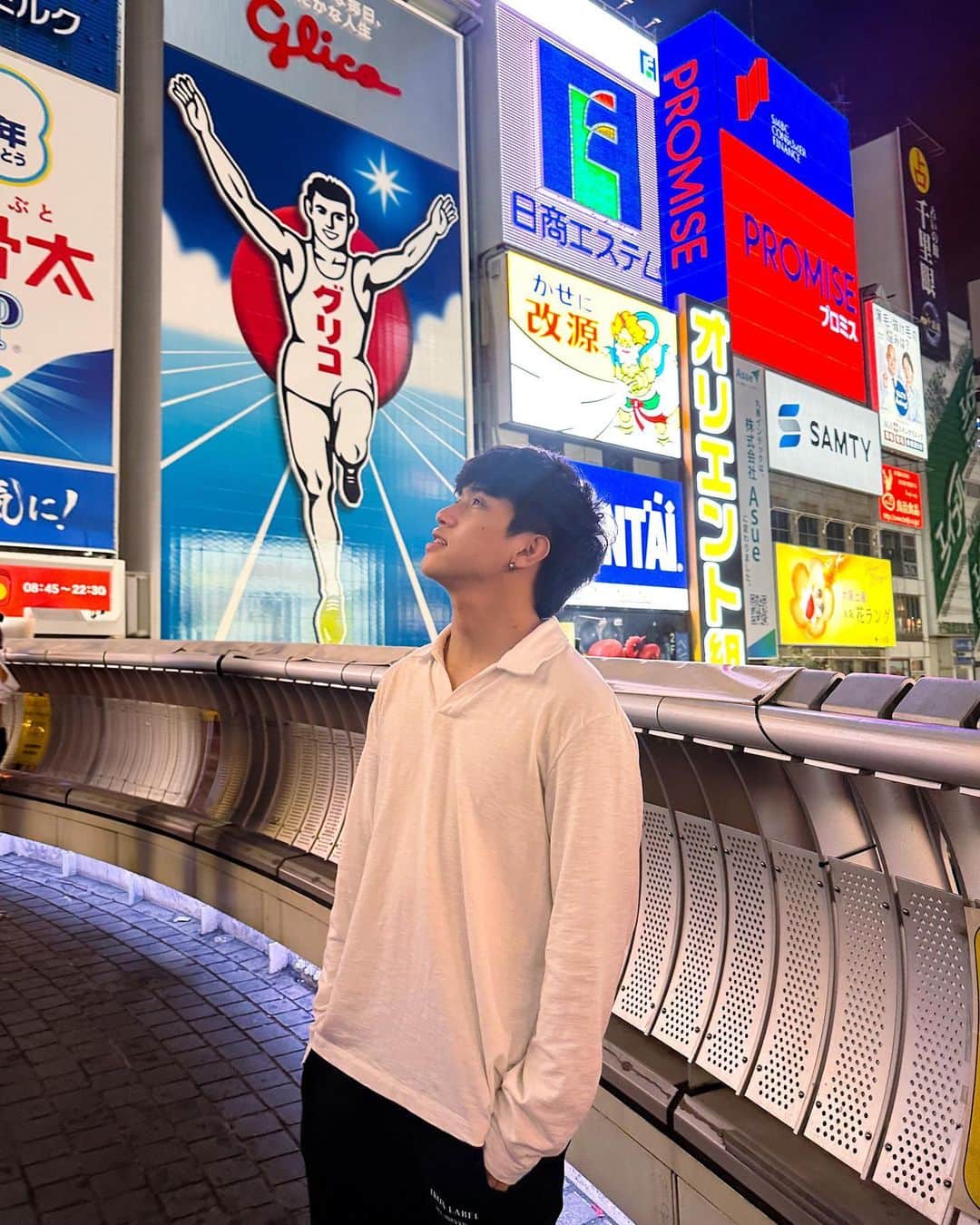 Ranz Kyleのインスタグラム：「Strollin’ around Osaka 🇯🇵」